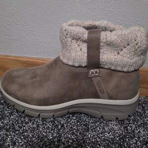 Skechers Taupe Knit Cuff Winter Boots